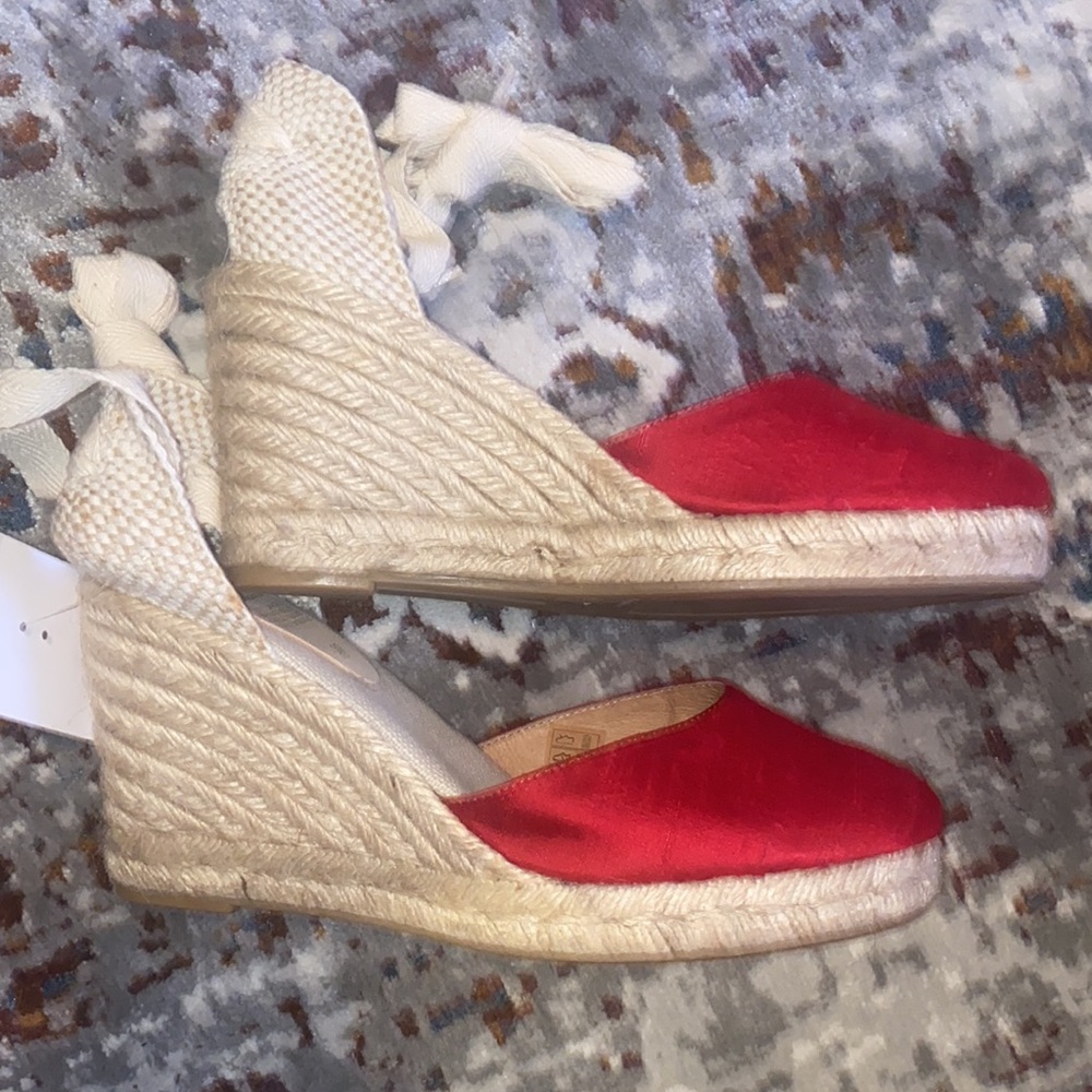 Pinaz red + beige platforms - Brand new